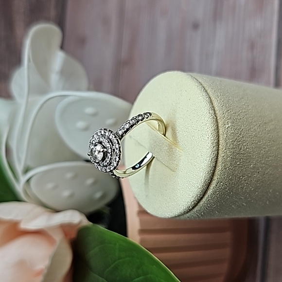 14KT WHITE GOLD DOUBLE HALO DIAMOND RING - Picture 7 of 16